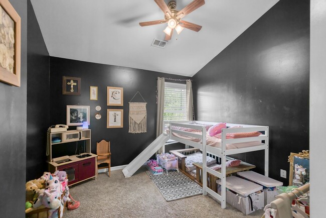 Building Photo - Spacious 4 Bedroom Home in Auburn