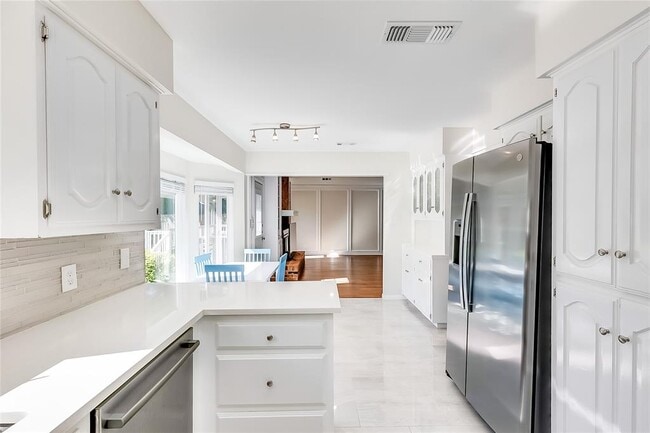 Building Photo - 11209 Deadoak Ln