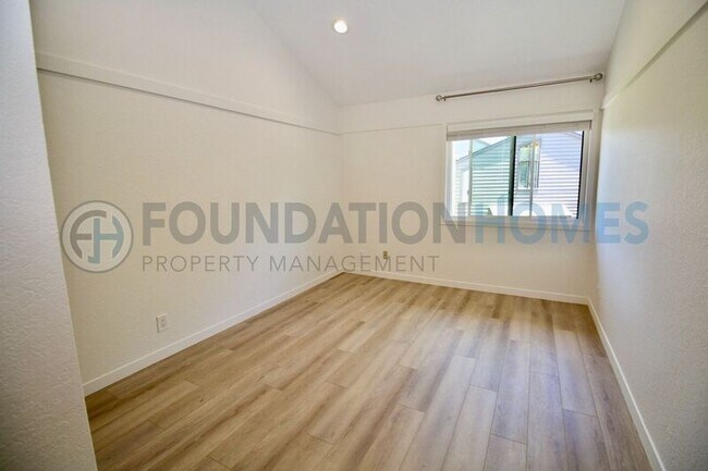 Building Photo - 404 San Marin Dr
