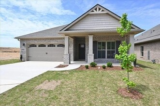 Building Photo - 4 Bedroom, 2 Bath