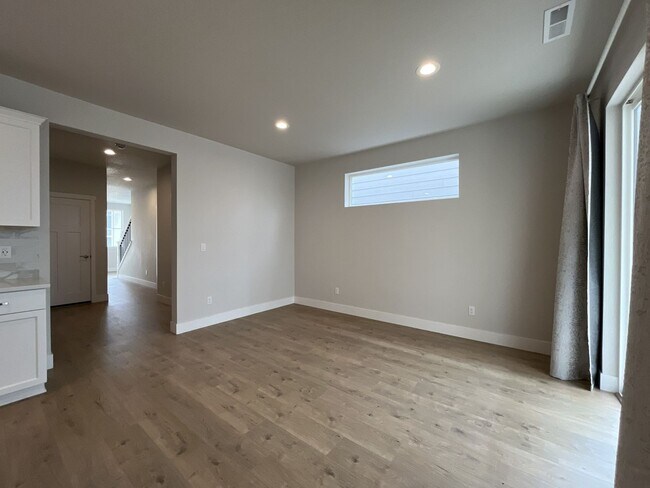 Building Photo - Stunning 2024 Built 5BR Home with Main-Level Suite, EV Charger & Covered Patio Near River Terrace