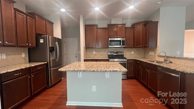 Building Photo - 2709 Southern Trace Dr