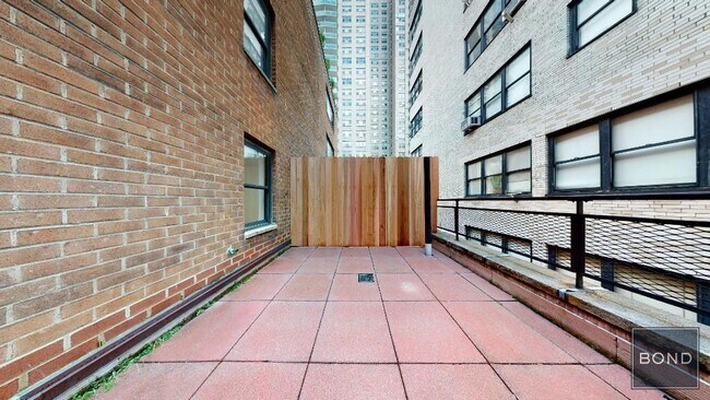 Building Photo - 405 E 56th St