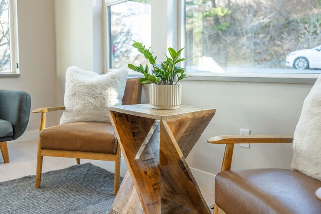 Building Photo - 255 Matterhorn Dr