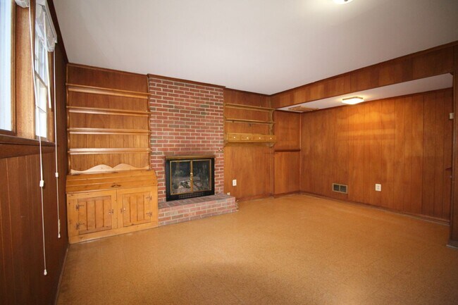 Building Photo - 3BR/2B Home