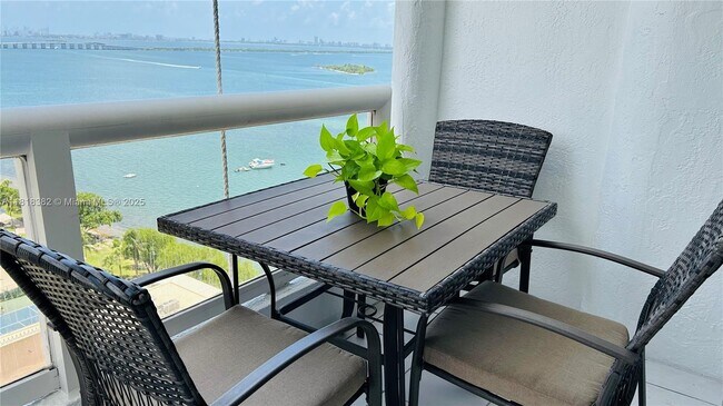 Building Photo - 1717 N Bayshore Dr