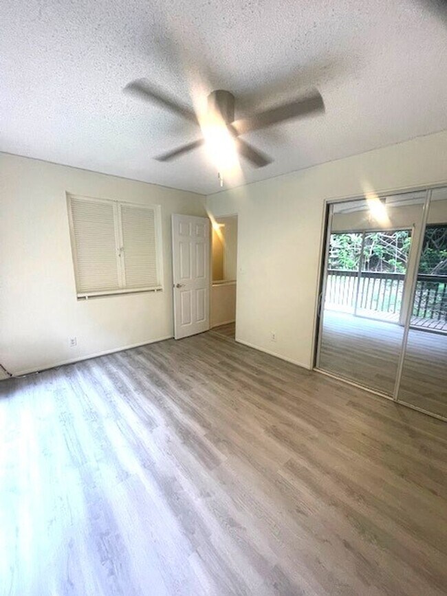Building Photo - Beautiful 4 bed/ 2 bath/ 2 parking In Kaneohe