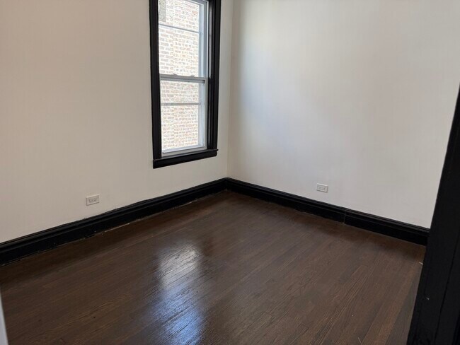 Building Photo - 6522 S Paulina St