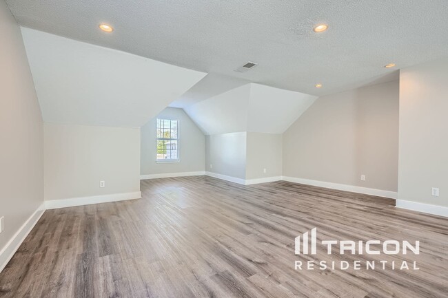 Building Photo - 4550 Talon Way