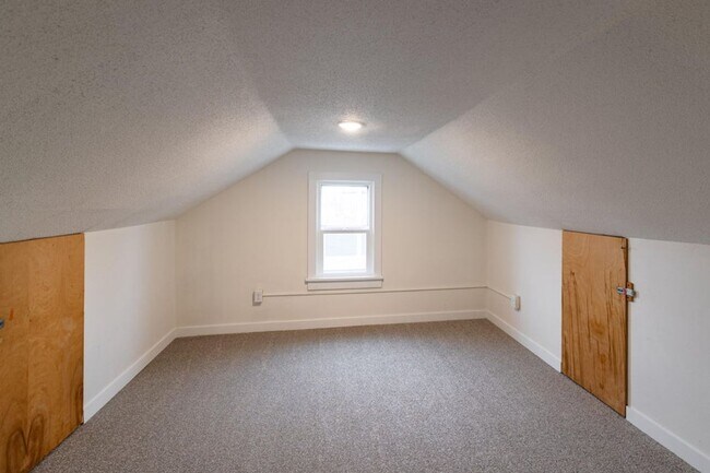 Building Photo - 3-4BR Rent or Rent to Own with New Kitchen and Garage!