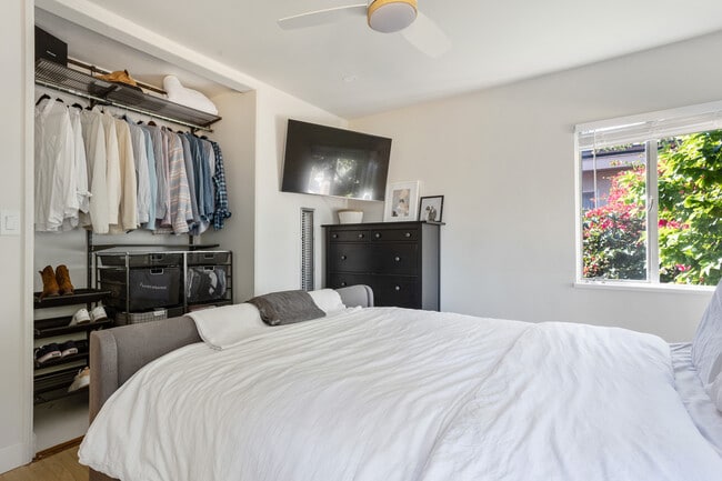 Building Photo - 5923 Abernathy Dr