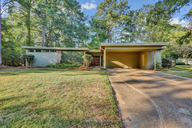 Building Photo - 5365 Jamaica Dr