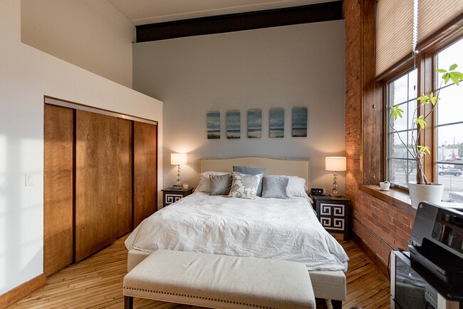 Primary Bedroom - 2003 Brooklyn St