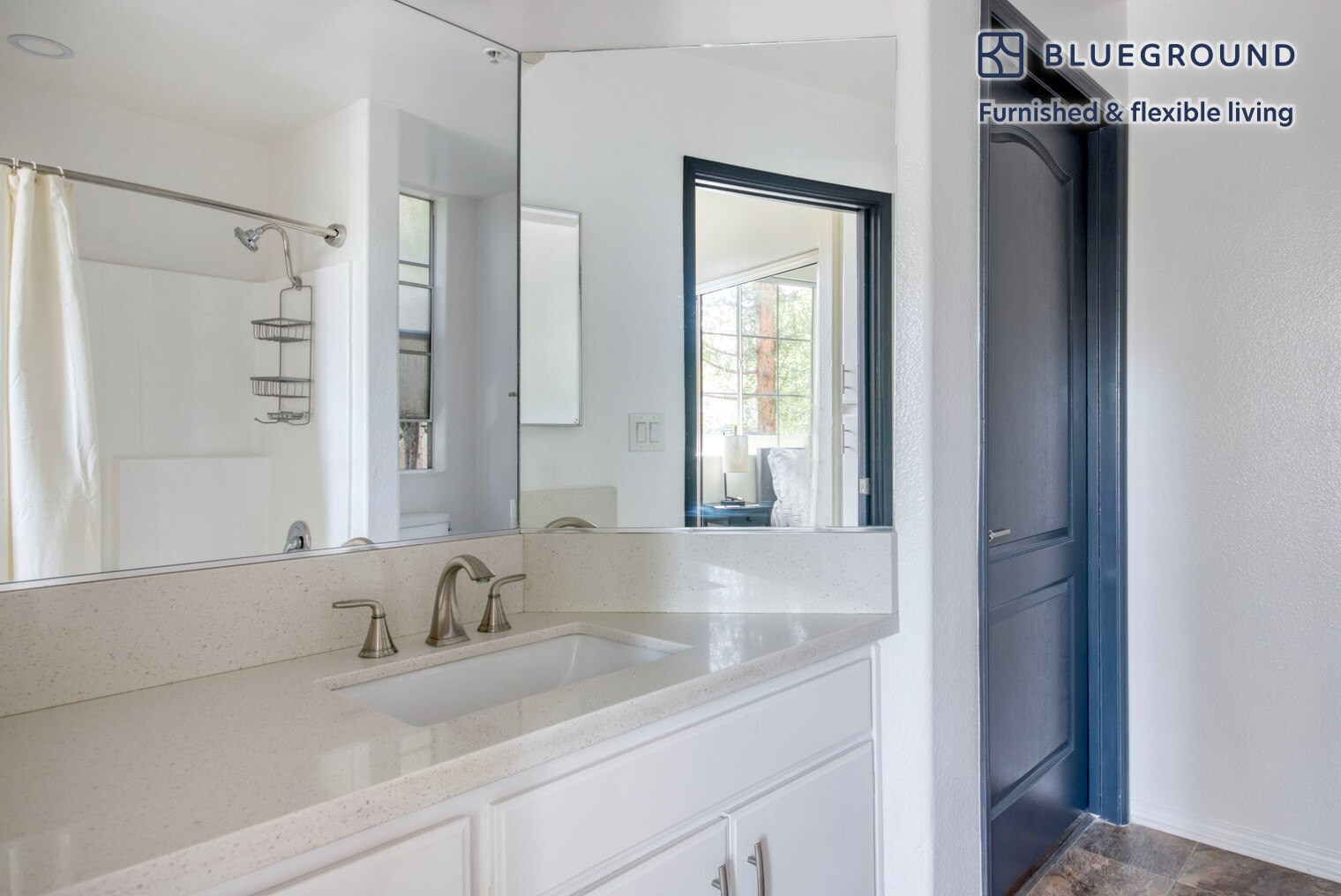 Building Photo - 114 N Doheny Dr