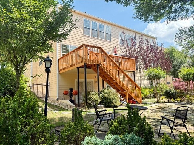 Building Photo - 585 Marylebone Dr