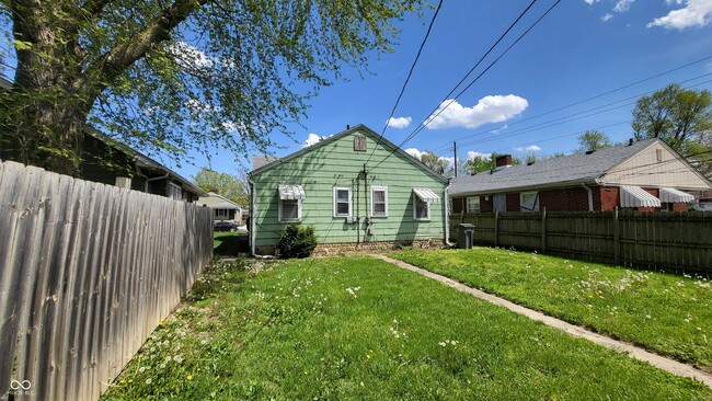 Building Photo - 1308 N Chester Ave