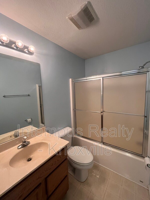 Building Photo - 1333 Willmann Ln