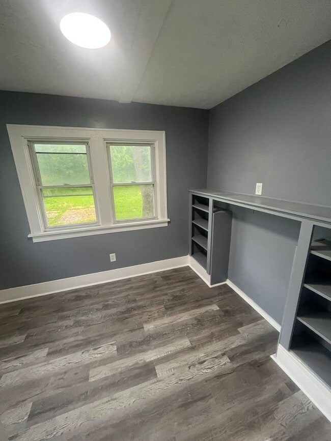 Building Photo - Section 8 Accepted, Charming 4BR 1 BA Home...