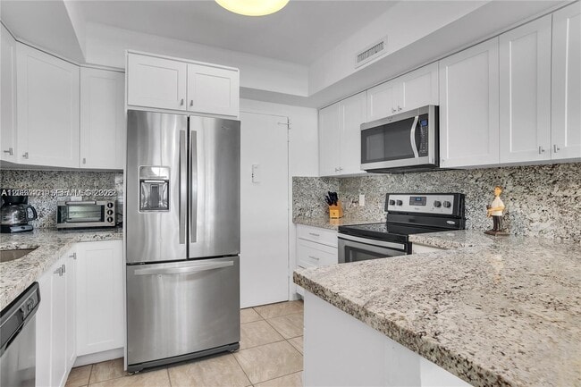 Building Photo - 3505 S Ocean Dr