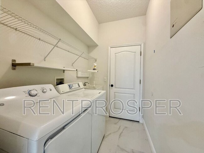 Building Photo - 10181 Marsh Pine Cir