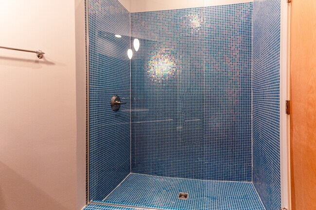 Building Photo - 2401 S 12th St