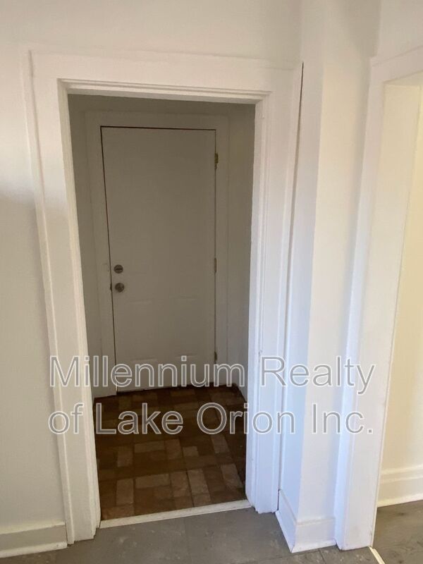 Building Photo - 638 Joslyn Ave