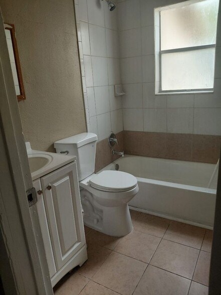 Building Photo - 360 Eaton St