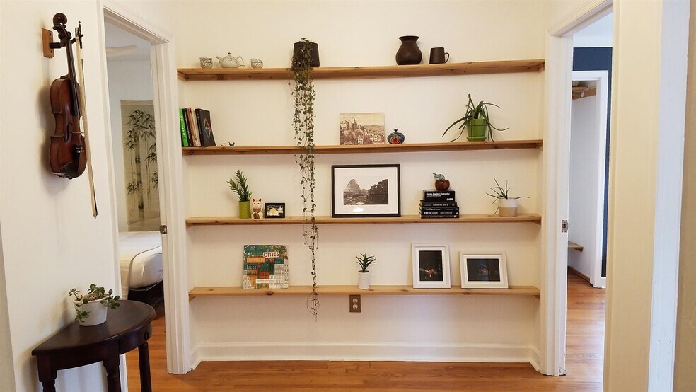 Beautiful open shelving in the hallway - 1236 Sunnymeade Dr