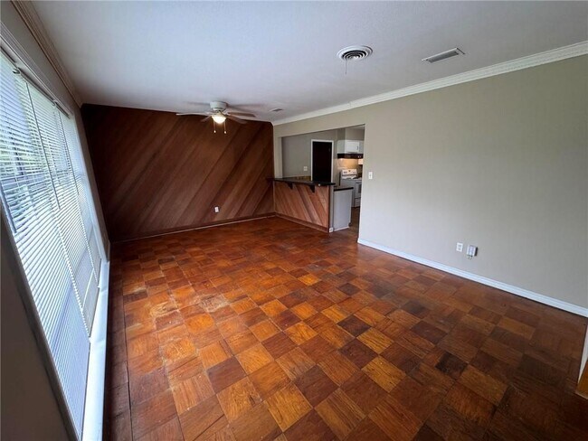 Building Photo - 5855 Woodvale Dr