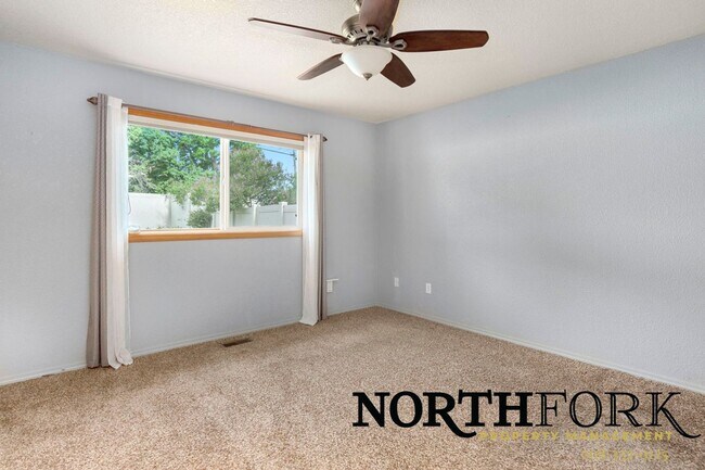 Building Photo - SE Boise Condo