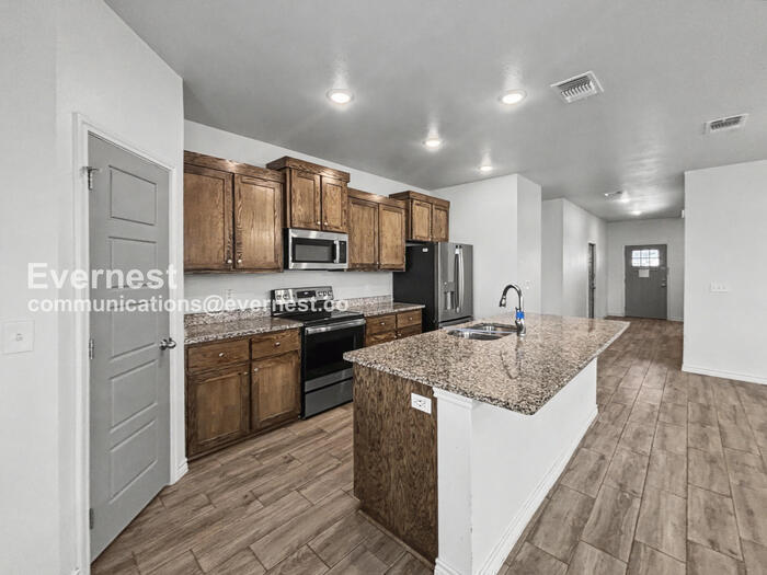 Building Photo - 713 Freedom Cir