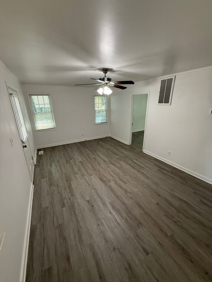 Building Photo - 605 Betty St