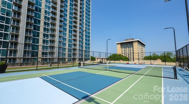 Building Photo - 640 N Church St