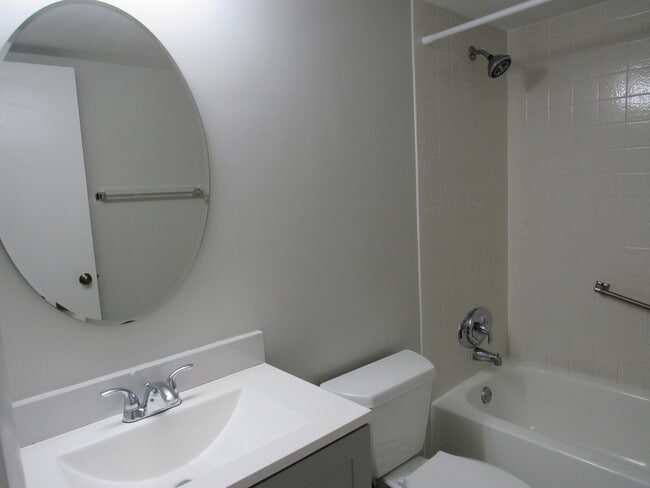 Building Photo - 703 Sunny Pine Way