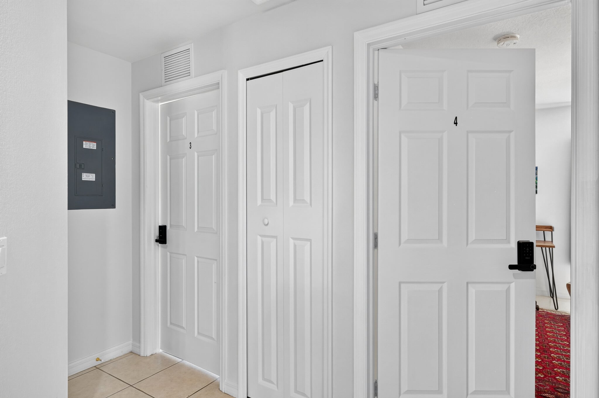 Room 4 with In-Suite Bathroom - 217 Ichabod Ave