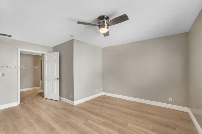 Building Photo - 2929 SW 18th Terrace