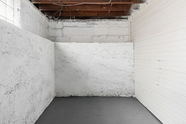 Building Photo - 479 Siebert St