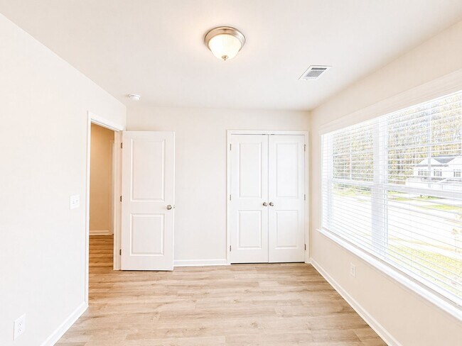 Building Photo - 208 Harvest Ridge Ln