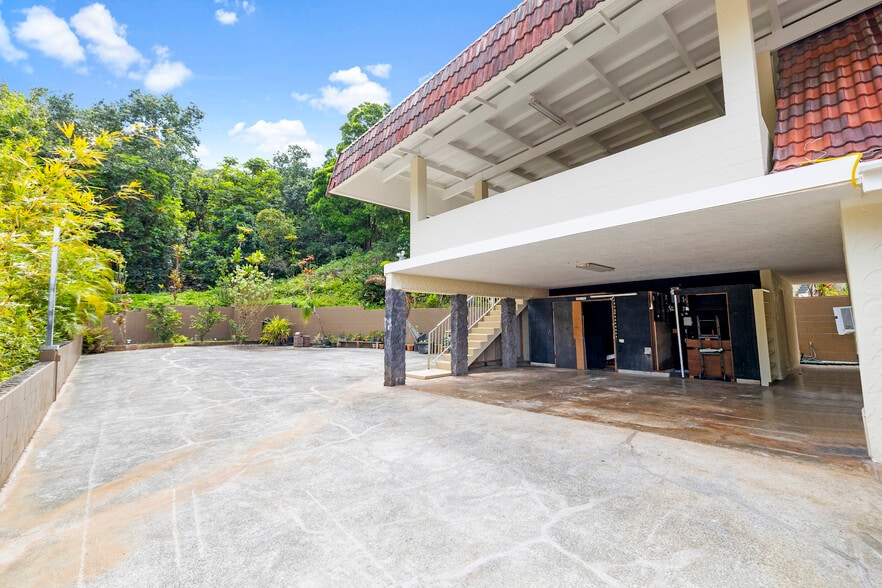 Spacious two car-carport at the top of the driveway. - 45-162 Neepapa Pl