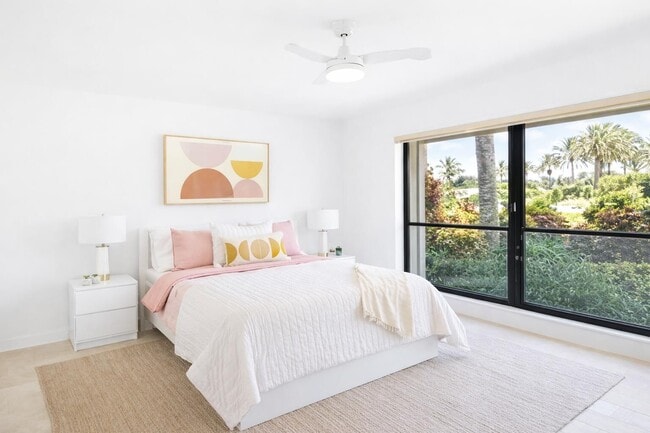 Building Photo - 739 Pine Lake Dr