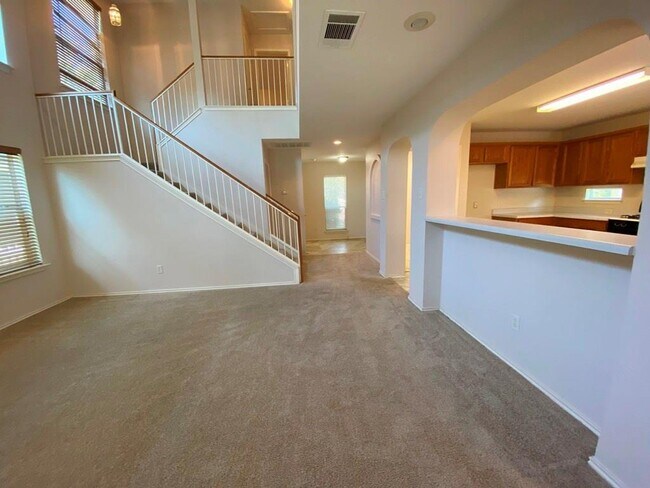 Building Photo - 145 Strawn