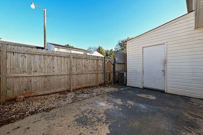 Building Photo - 7929 Shady Oak Trail