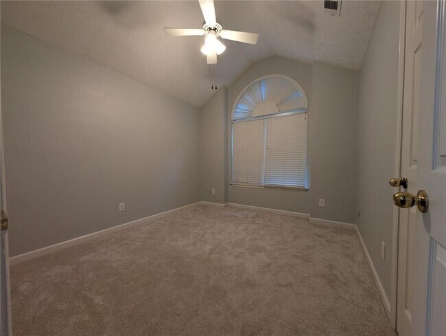 Building Photo - 3004 Dogwood Ln
