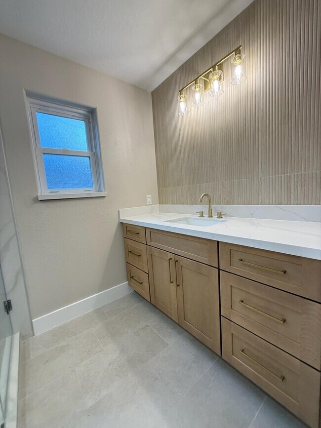 Building Photo - 1010 Golden Nugget Ct