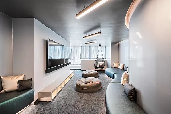 Building Photo - 320 W 71st St