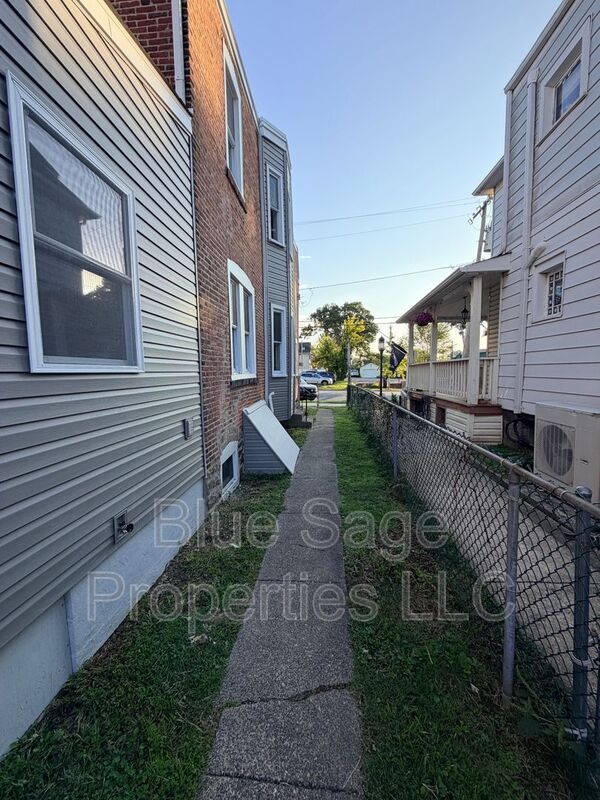 Building Photo - 44 W Winona Ave