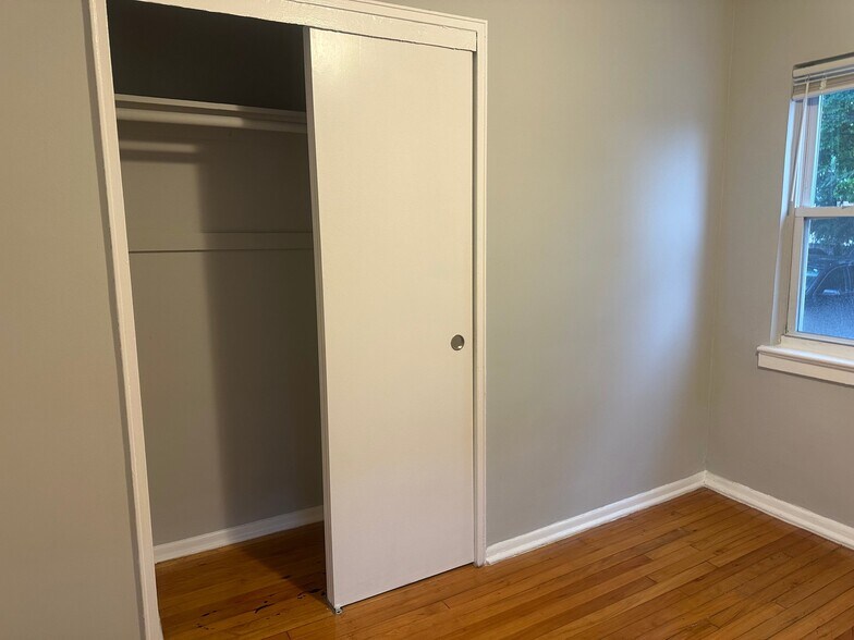 Building Photo - 47-61 Bross Pl