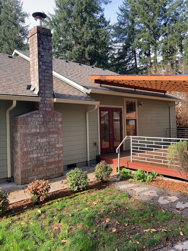 Building Photo - Burnt Bridge Creek 4 bedroom- Single Level