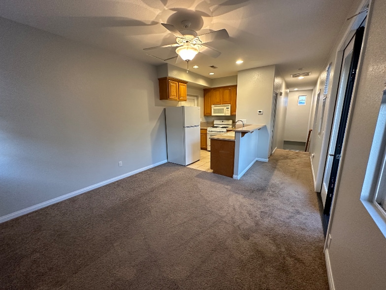 Building Photo - 6120 Paseo Valiente