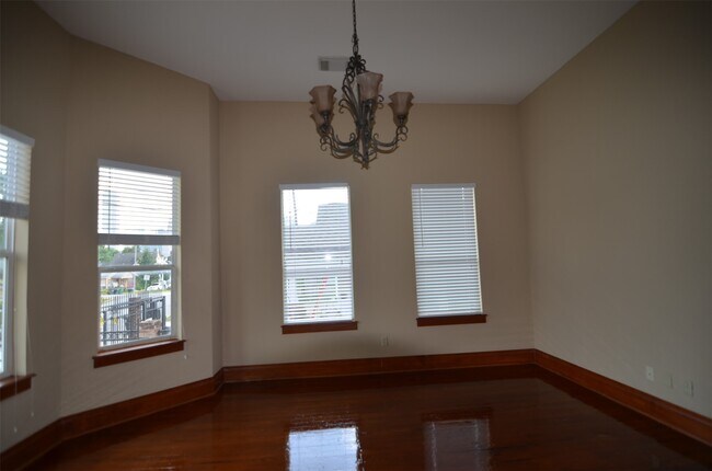 Building Photo - 1615 Houston Ave